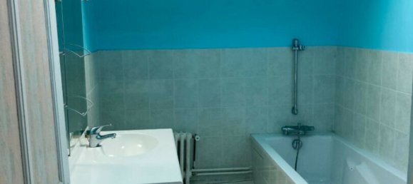 4 bedrooms House in Mayenne, France No. 357640 7