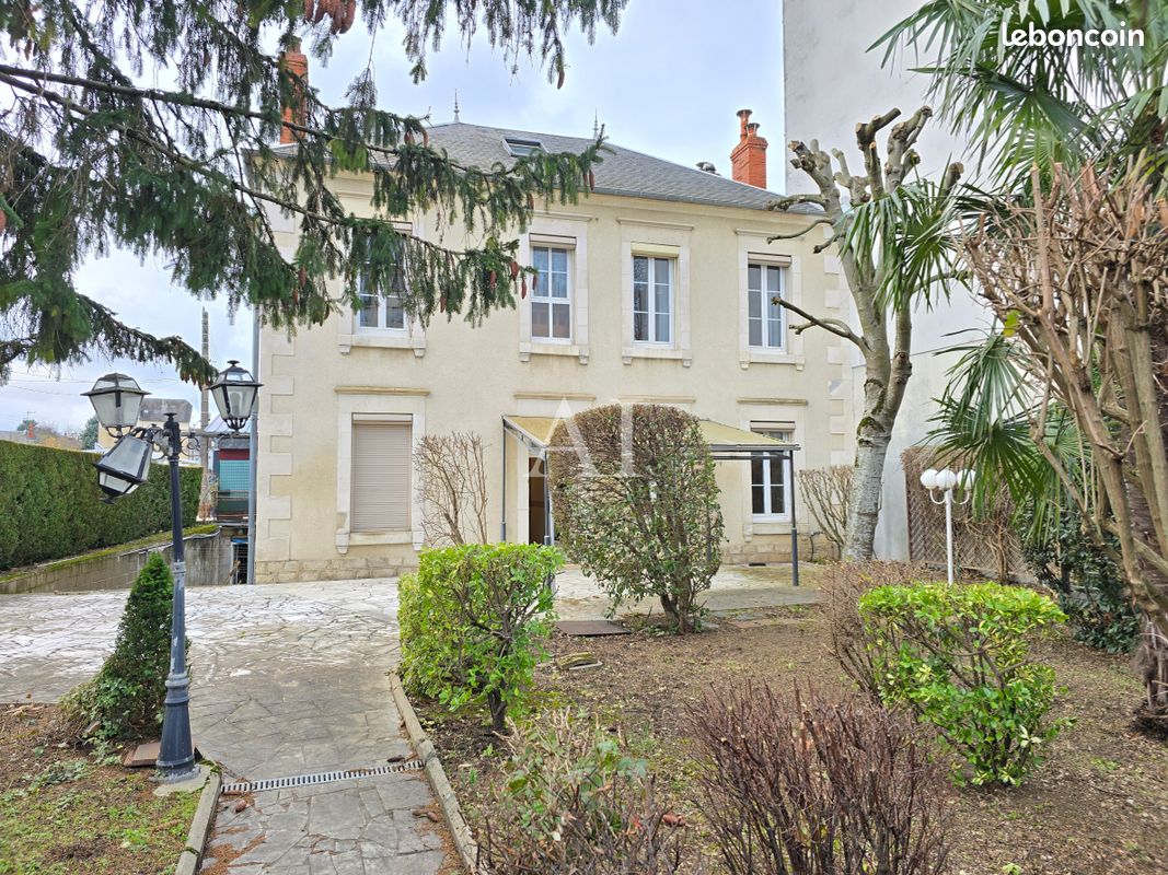 6 bedrooms House in Bourges, France No. 87002