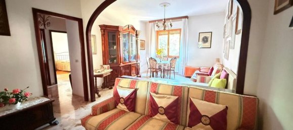 3 bedrooms Apartment in Florence, Italy No. 362761 2