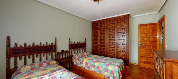 4 bedrooms House in Zaragoza, Spain No. 65167 30