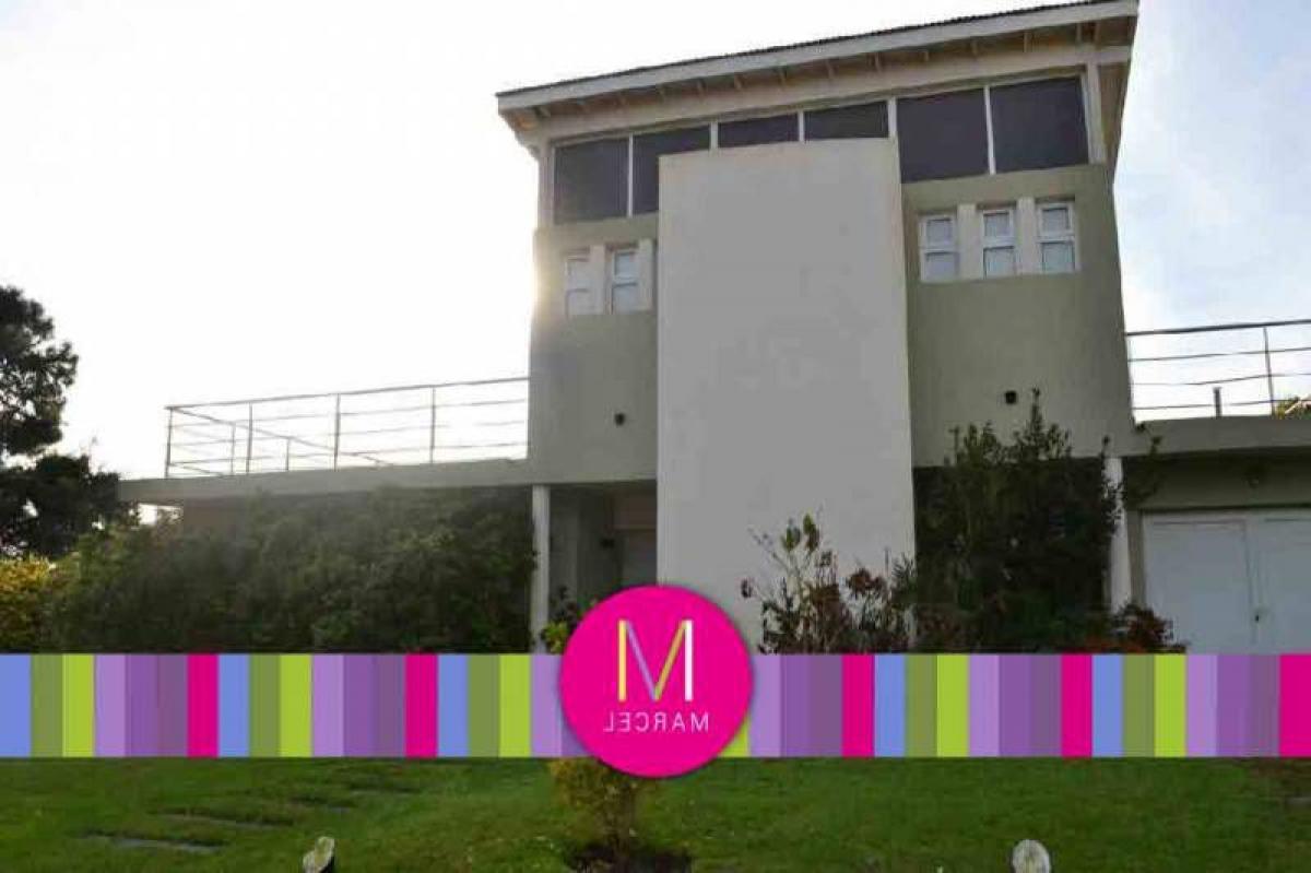3 bedrooms House in Mar del Plata, Argentina No. 96687