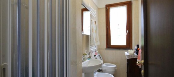 4 rooms Villa in Lucca, Italy No. 48015 17