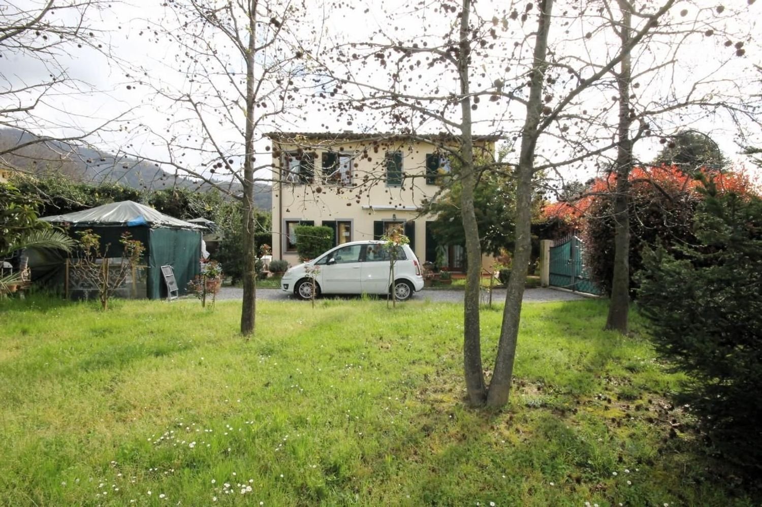4 rooms Villa in Lucca, Italy No. 48015