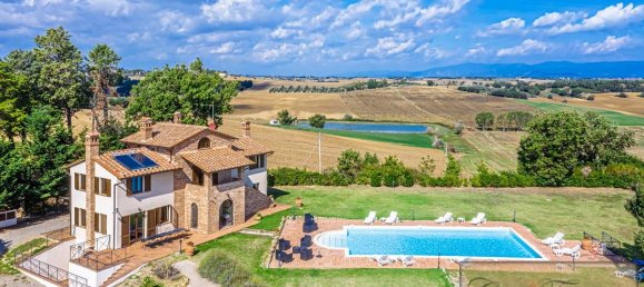 4 bedrooms House in Castiglione del Lago, Italy No. 415 4