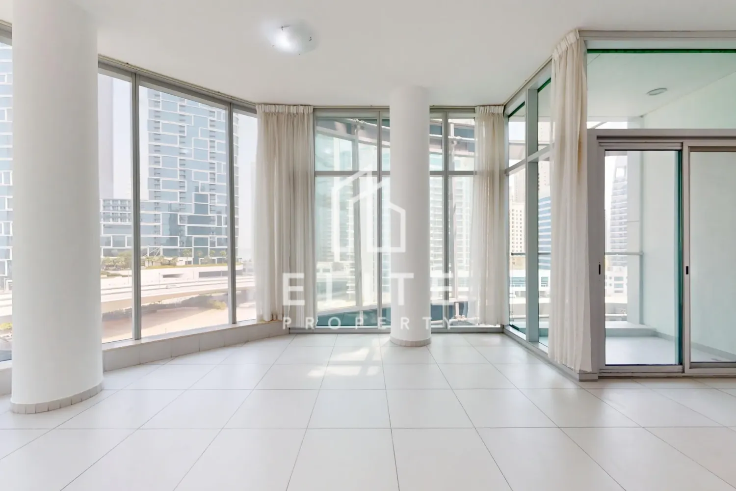 Apartamento T2 em Dubai, UAE N.º 113076