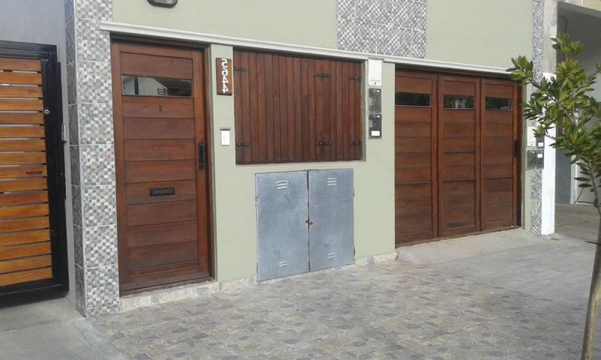 2 bedrooms House in Mar del Plata, Argentina No. 75170