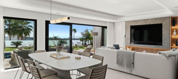 5 bedrooms Villa in Estepona, Spain No. 115844 9