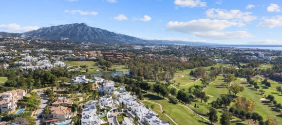 5 bedrooms Villa in Estepona, Spain No. 115844 6