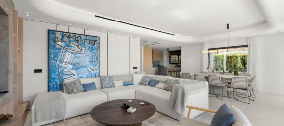 5 bedrooms Villa in Estepona, Spain No. 115844 8