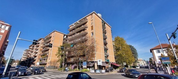 Apartamento de 3 divisões em Monza, Italy N.º 194656 2