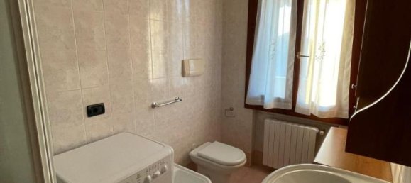 Квартира с 2 комнатами в Роволон, Италия № 40177 2