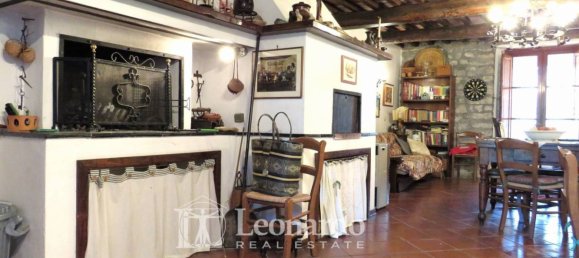 6 bedrooms House in Lucca, Italy No. 47964 3