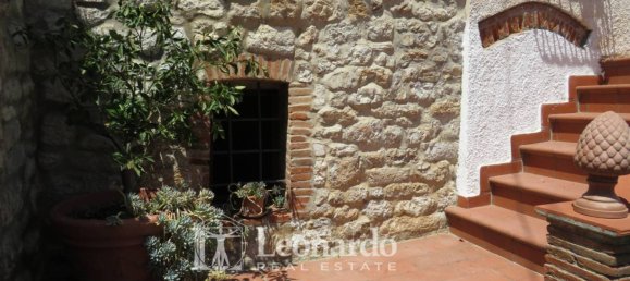 6 bedrooms House in Lucca, Italy No. 47964 48