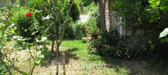 6 bedrooms House in Lucca, Italy No. 47964 47