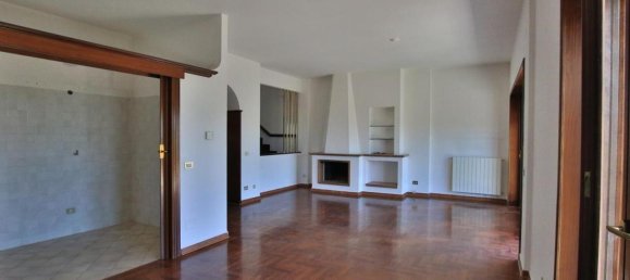 Квартира с 5 комнатами в Рим, Италия № 136699 14