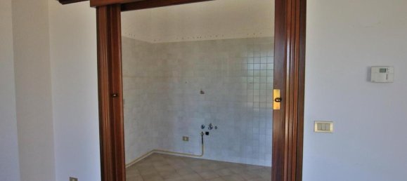 Квартира с 5 комнатами в Рим, Италия № 136699 15