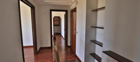 Квартира с 5 комнатами в Рим, Италия № 136699 8