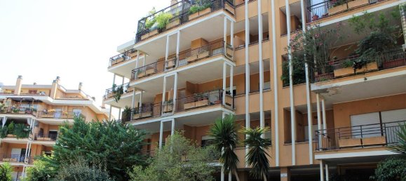 Квартира с 5 комнатами в Рим, Италия № 136699 17