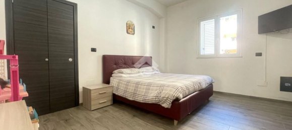 3 rooms Apartment in Reggio Calabria, Italy No. 36227 10
