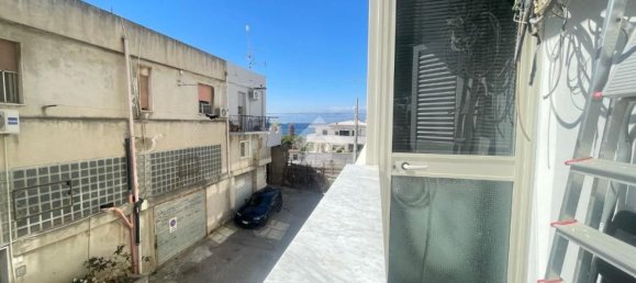 3 rooms Apartment in Reggio Calabria, Italy No. 36227 23