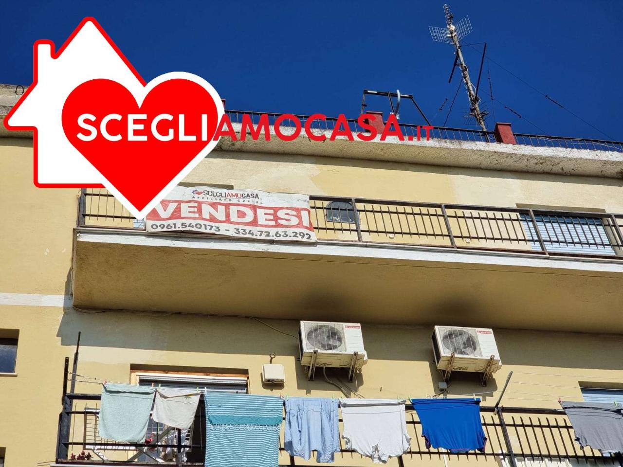 Apartamento de 6 habitaciónes en Catanzaro, Italy No. 162801