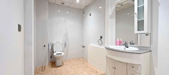 132m² Commercial property in Mino, Spain No. 50459 17