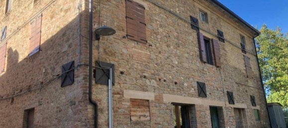 5 rooms House in Comunanza, Italy No. 142148 39