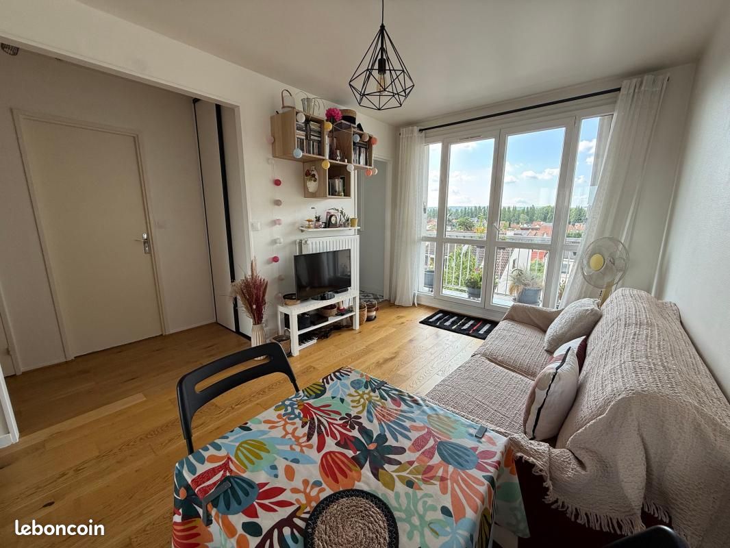 Studio in Antony, France No. 291242