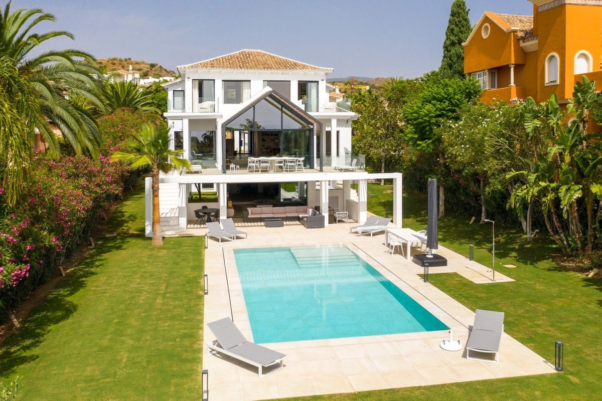 6 bedrooms Villa in Marbella, Spain No. 59456