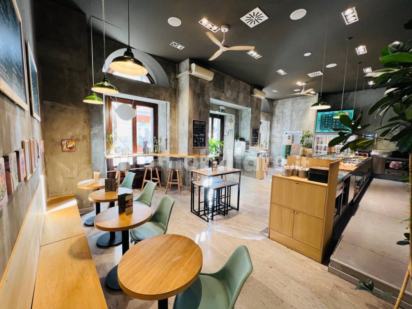 1 room Commercial property in Trieste, Italy No. 389286