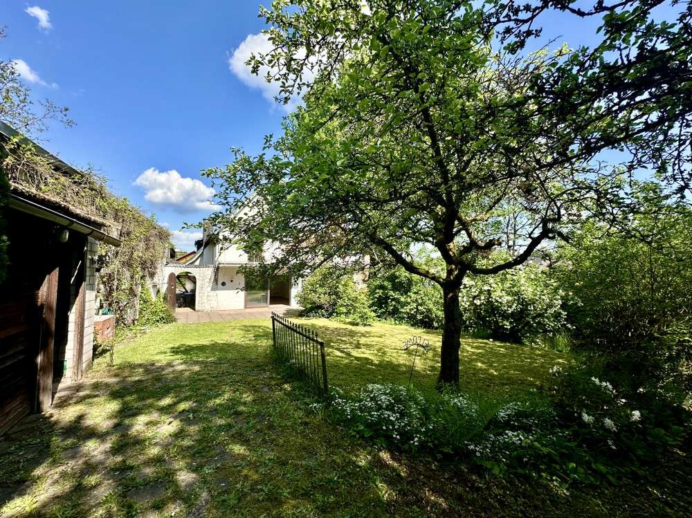 Дом с 5 спальнями в Bad Kissingen, Германия № 77028