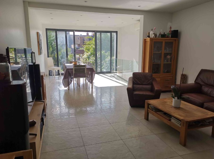 3 bedrooms House in Rosny-sous-Bois, France No. 180912