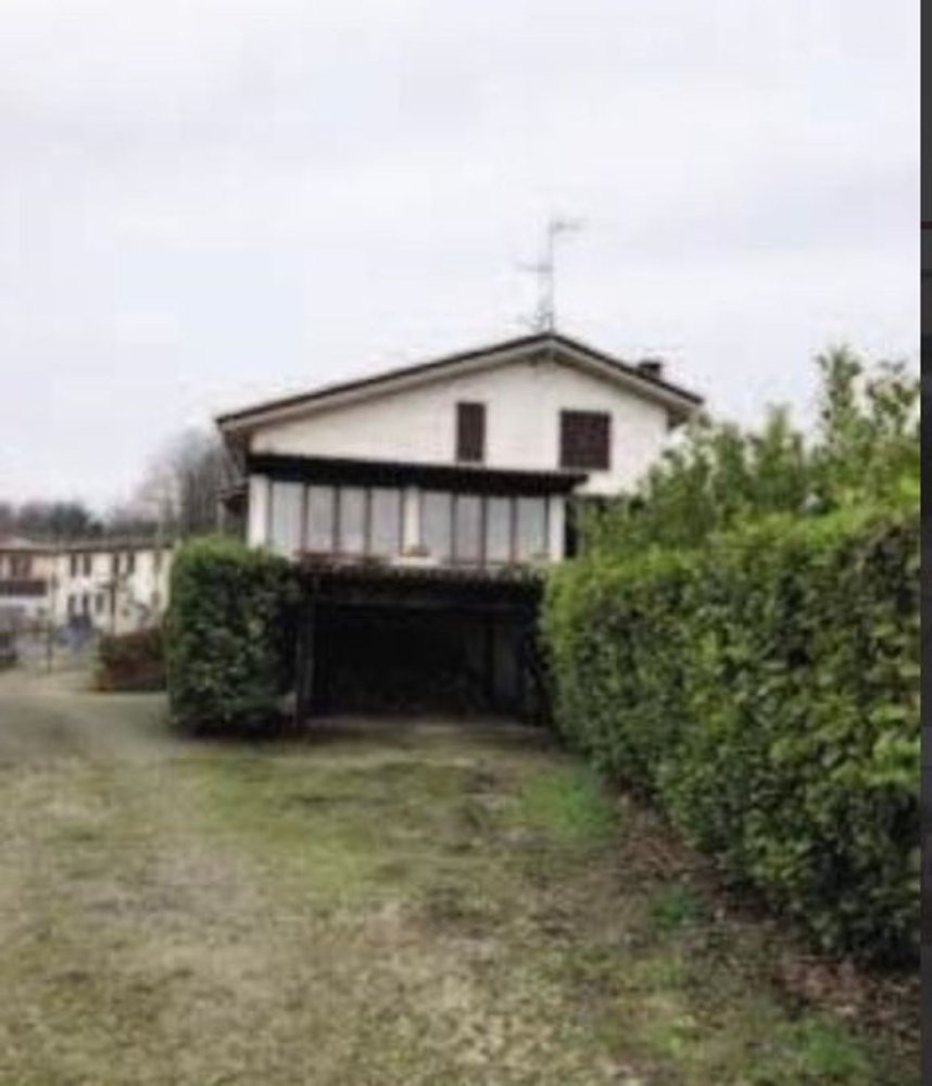 8 rooms Villa in Canneto Pavese, Italy No. 128167