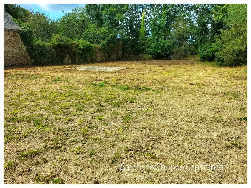 1000m² Land in Plumergat, France No. 120718