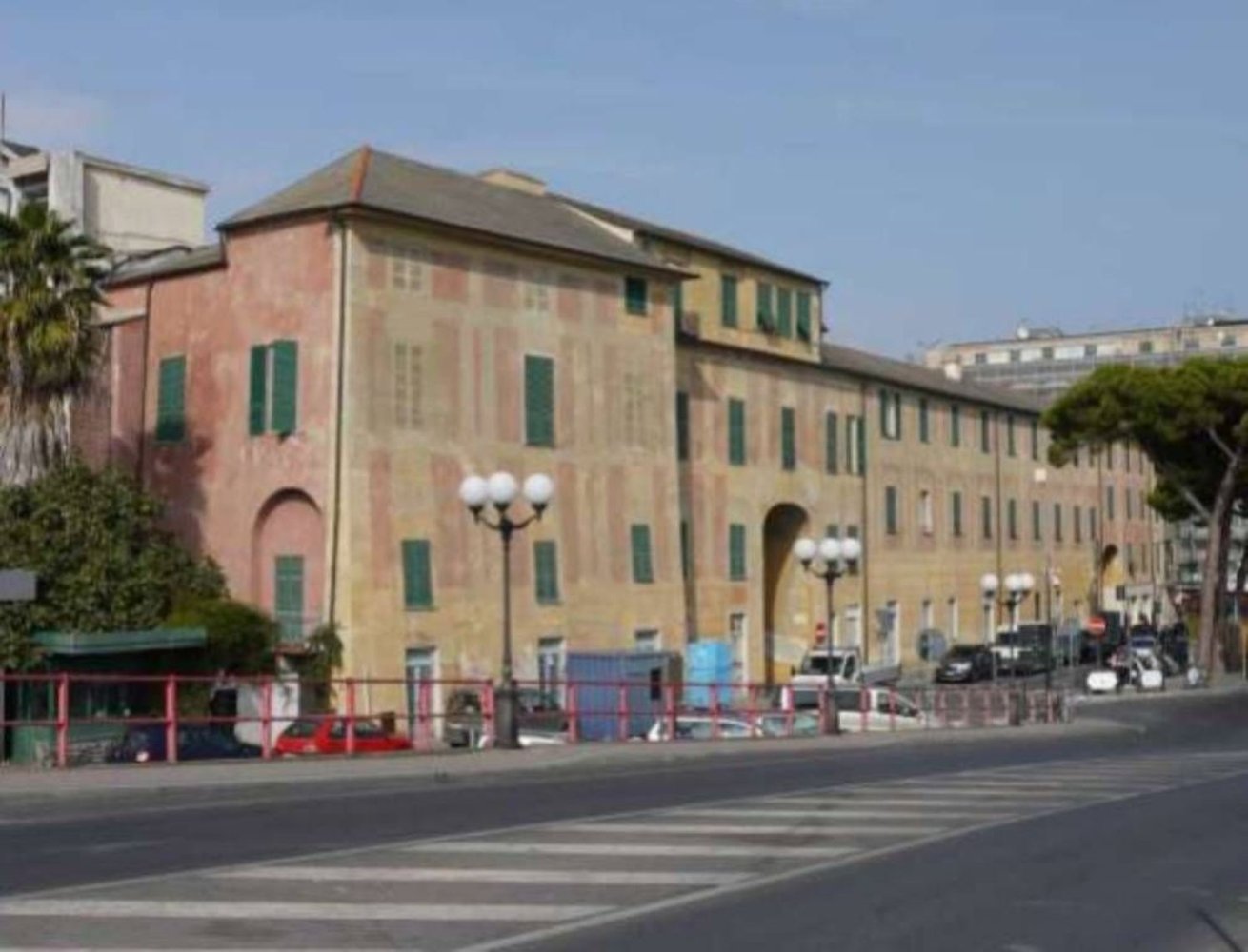 675m² Commercial property in Albenga, Italy No. 301909