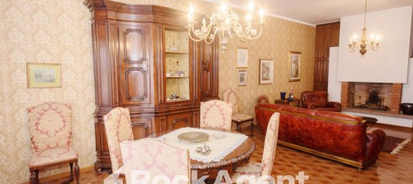6 rooms Apartment in Viterbo, Italy No. 12684 4