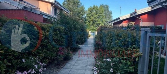 2 bedrooms Apartment in Lungavilla, Italy No. 6984 3