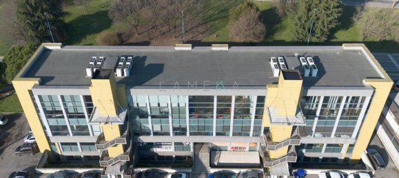 360m² Office in Brescia, Italy No. 4953 6