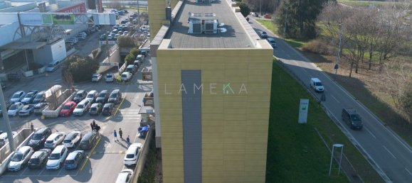360m² Office in Brescia, Italy No. 4953 3