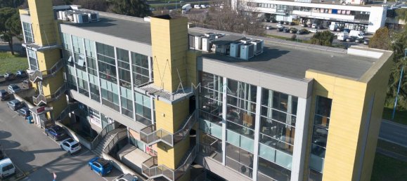 360m² Office in Brescia, Italy No. 4953 2