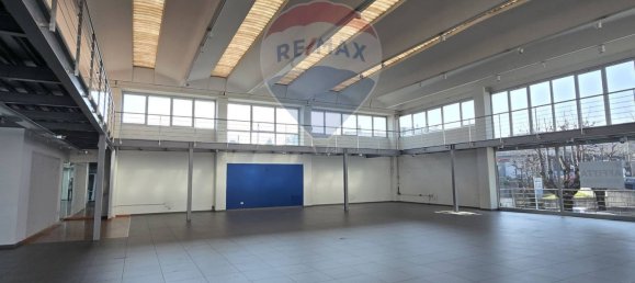 Коммерческая недвижимость с 3 комнатами в Варесе, Италия № 380133 22