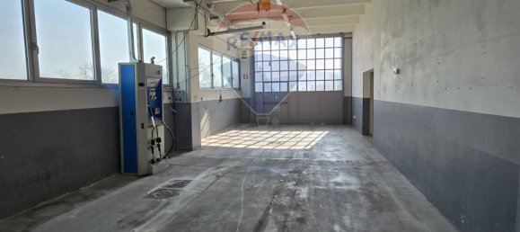 Коммерческая недвижимость с 3 комнатами в Варесе, Италия № 380133 35