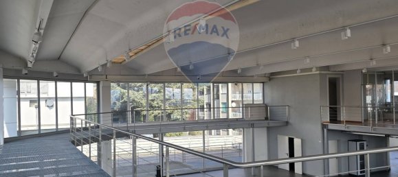 Коммерческая недвижимость с 3 комнатами в Варесе, Италия № 380133 13