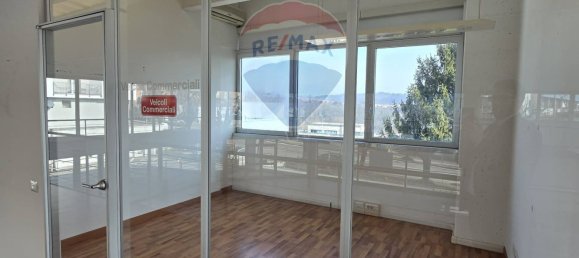 Коммерческая недвижимость с 3 комнатами в Варесе, Италия № 380133 18