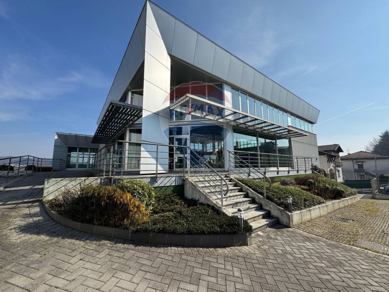 Коммерческая недвижимость с 3 комнатами в Варесе, Италия № 380133