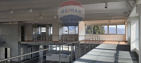 Коммерческая недвижимость с 3 комнатами в Варесе, Италия № 380133 11