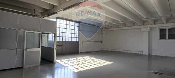 Коммерческая недвижимость с 3 комнатами в Варесе, Италия № 380133 38