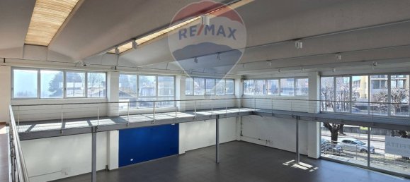 Коммерческая недвижимость с 3 комнатами в Варесе, Италия № 380133 24