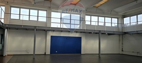 Коммерческая недвижимость с 3 комнатами в Варесе, Италия № 380133 34