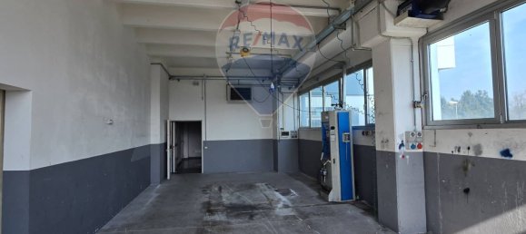 Коммерческая недвижимость с 3 комнатами в Варесе, Италия № 380133 37